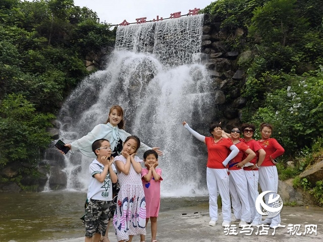 金頂山峽谷漂流開(kāi)漂暨端午萬(wàn)人大尋寶活動(dòng)成功舉辦