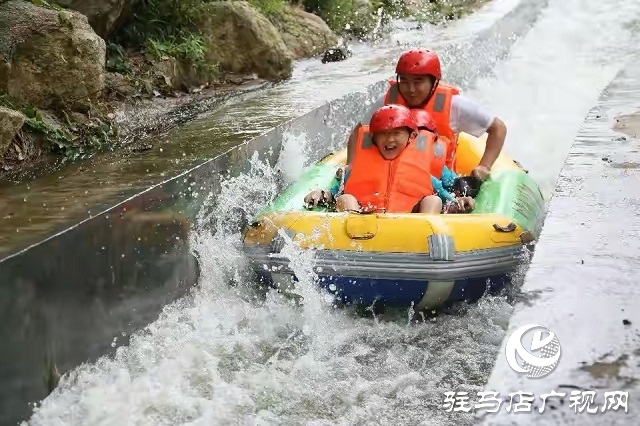 金頂山峽谷漂流開(kāi)漂暨端午萬(wàn)人大尋寶活動(dòng)成功舉辦