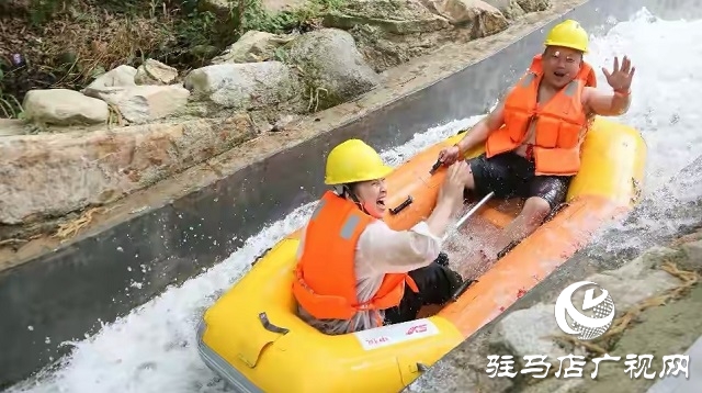 金頂山峽谷漂流開(kāi)漂暨端午萬(wàn)人大尋寶活動(dòng)成功舉辦