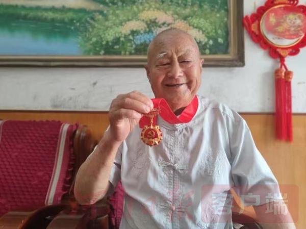 不忘初心|九旬老黨員用行動(dòng)詮釋“我是一名共產(chǎn)黨員”