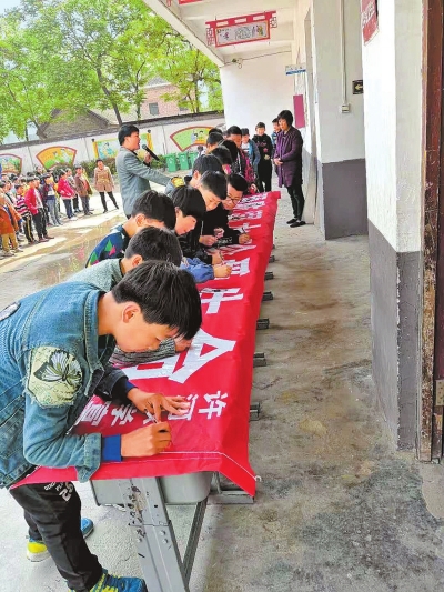 暑假已經(jīng)來臨，如何織牢中小學生防溺水安全網(wǎng)？