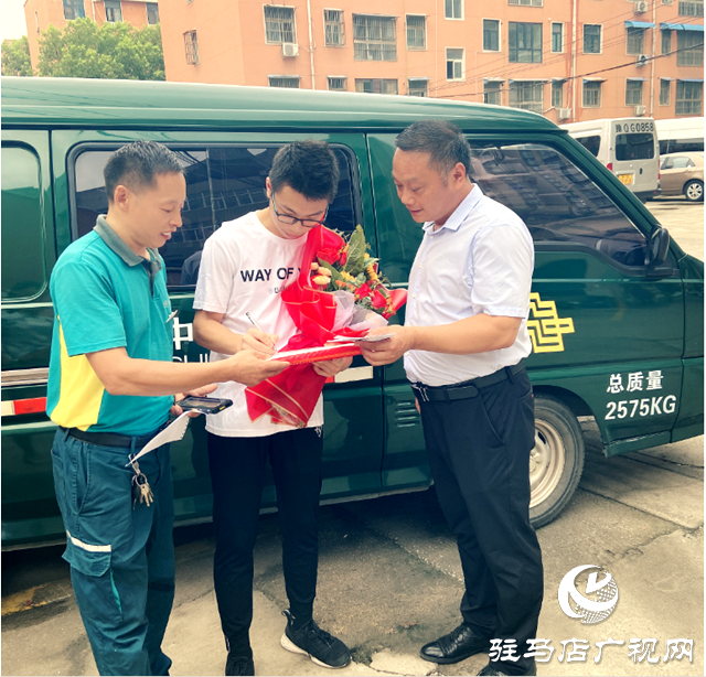 西平縣首封高考錄取通知書(shū)送達(dá)