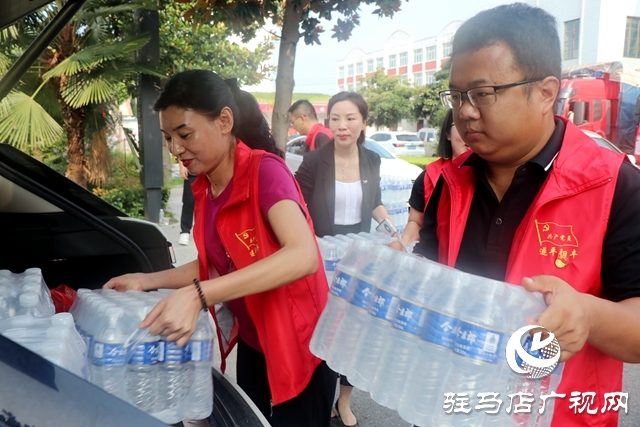 遂平縣陽(yáng)豐鎮(zhèn):愛(ài)心捐贈(zèng) 馳援新鄉(xiāng)