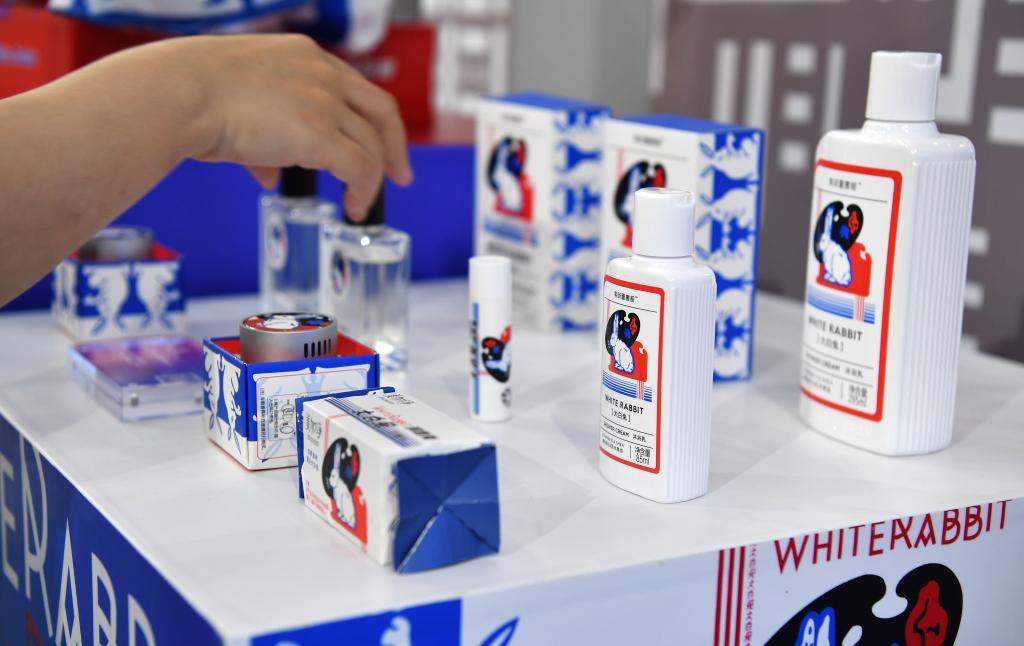 “顏值”經(jīng)濟(jì)走俏，你會(huì)為“好看”買(mǎi)單嗎？