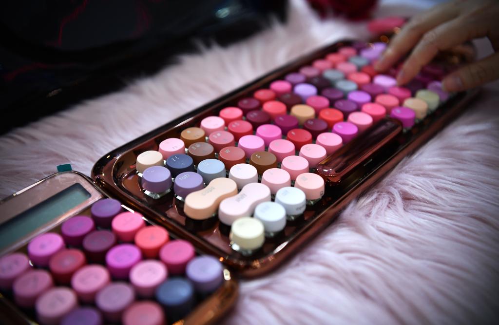 “顏值”經(jīng)濟(jì)走俏，你會(huì)為“好看”買(mǎi)單嗎？