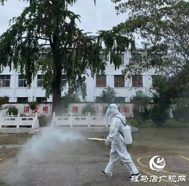 西平縣應(yīng)急救援協(xié)會(huì):對(duì)校園防疫消殺 筑牢師生開(kāi)學(xué)防護(hù)墻