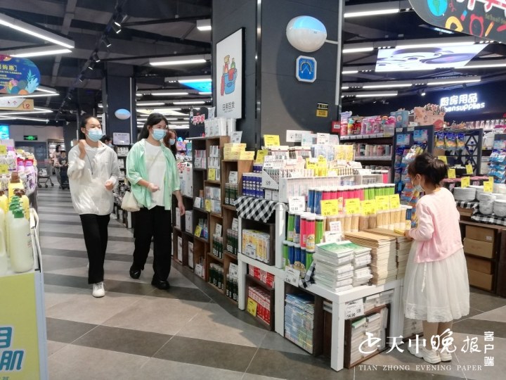新學期新氣象文具市場&ldquo;忙&rdquo;