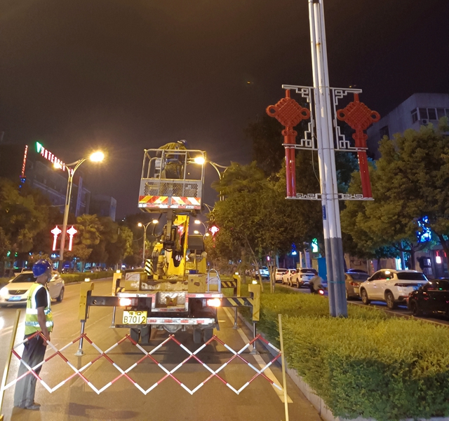 駐馬店市城管局開展中心城區(qū)市政基礎(chǔ)設(shè)施專項(xiàng)整治行動(dòng)