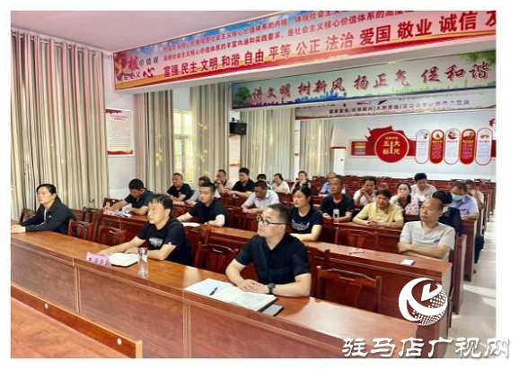 ??????平輿縣玉皇廟鄉(xiāng)召開(kāi)專題輔導(dǎo)報(bào)告會(huì)9月23日，駐馬店市平輿縣玉皇廟鄉(xiāng)學(xué)習(xí)貫徹習(xí)近平總書(shū)記&ldquo;七一&rdquo;重要講話精神專題輔導(dǎo)報(bào)告會(huì)召開(kāi)，全體鄉(xiāng)干部以及所站工作人員參加。  報(bào)告會(huì)以《奮斗百年路 啟航新征程》為題，從意義重大、氣勢(shì)恢宏，一個(gè)主題、貫穿始終，以史為鑒、開(kāi)創(chuàng)未來(lái)等三個(gè)方面，回顧中國(guó)共產(chǎn)黨百年光輝歷程，詮釋中國(guó)共產(chǎn)黨偉大建黨精神，對(duì)習(xí)近平總書(shū)記&ldquo;七一&rdquo;重要講話作了深入解讀，報(bào)告全面系統(tǒng)、重點(diǎn)突出，既有理論高度，又有實(shí)踐深度，具有很強(qiáng)的指導(dǎo)性和針對(duì)性。  與會(huì)人員表示，要提高政治站位，深化思想認(rèn)識(shí)，把學(xué)習(xí)貫徹講話精神與抓好當(dāng)前重點(diǎn)工作結(jié)合起來(lái)，與謀劃&ldquo;十四五&rdquo;發(fā)展結(jié)合起來(lái)，與全面完成今年工作目標(biāo)任務(wù)結(jié)合起來(lái)，立足新起點(diǎn)，順應(yīng)新形勢(shì)，把握新機(jī)遇，展示新作為，為加快建設(shè)幸福美好玉皇廟作出應(yīng)有貢獻(xiàn)。（通訊員 郟怡心）