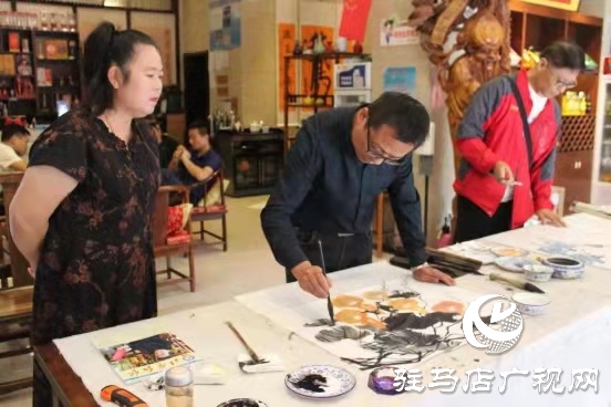 唐玉潤(rùn)書(shū)畫(huà)藝術(shù)研究會(huì)舉行喜迎國(guó)慶書(shū)畫(huà)會(huì)活動(dòng)