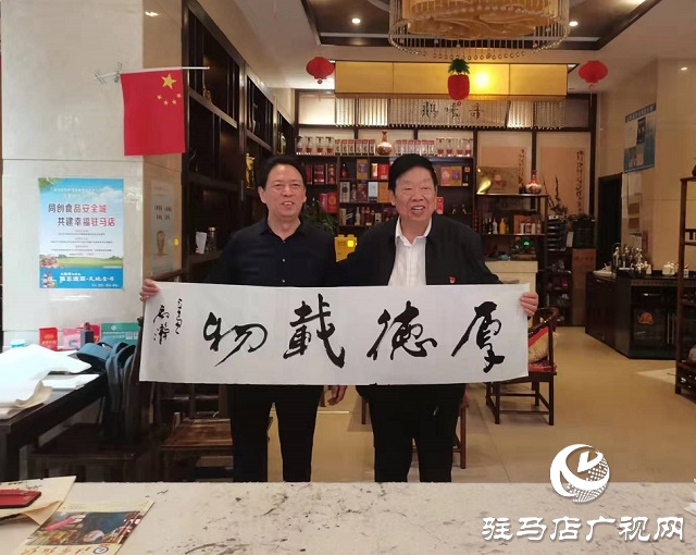 唐玉潤(rùn)書(shū)畫(huà)藝術(shù)研究會(huì)舉行喜迎國(guó)慶書(shū)畫(huà)會(huì)活動(dòng)