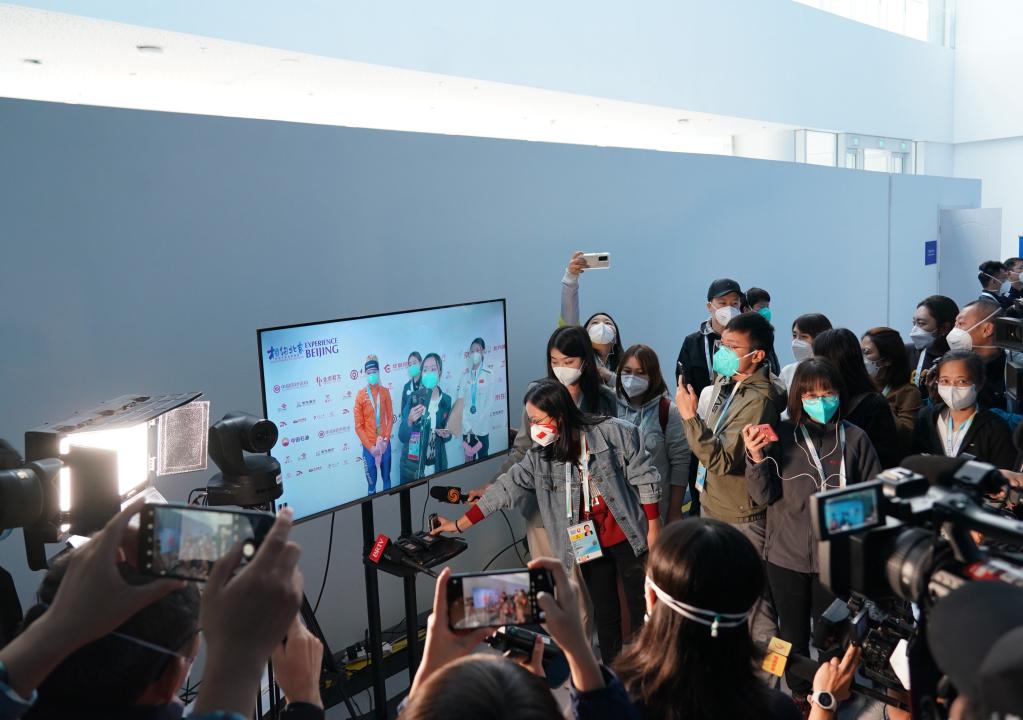 相約北京速度滑冰中國公開賽啟動(dòng) 中外選手齊贊“冰絲帶”