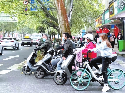 河南降溫來得太突然 小伙伴們別硬挺，該穿秋褲了！