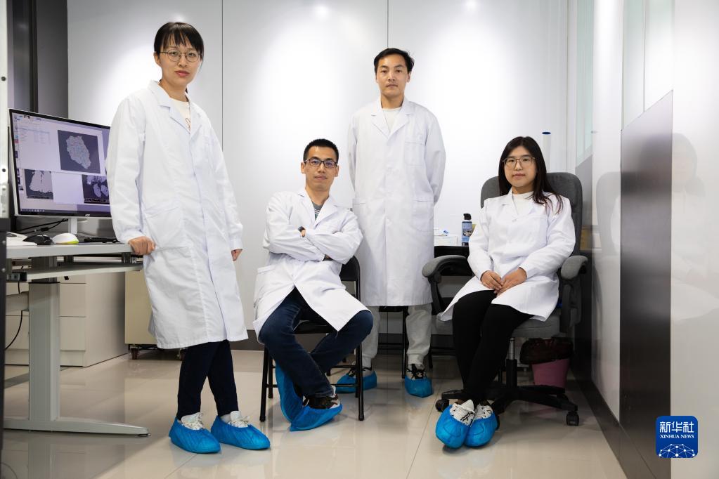 新華全媒+|嫦娥五號(hào)月球樣品最新研究成果發(fā)布 刷新月球演化傳統(tǒng)認(rèn)知