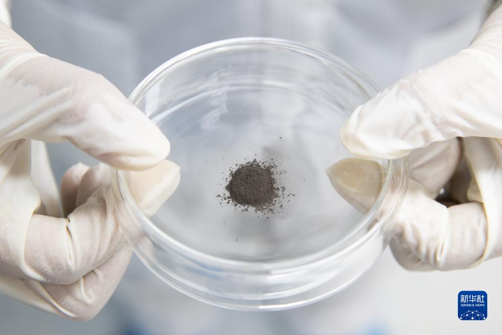 新華全媒+|嫦娥五號(hào)月球樣品最新研究成果發(fā)布 刷新月球演化傳統(tǒng)認(rèn)知