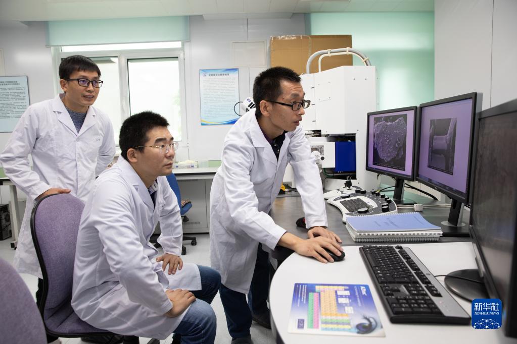 新華全媒+|嫦娥五號(hào)月球樣品最新研究成果發(fā)布 刷新月球演化傳統(tǒng)認(rèn)知