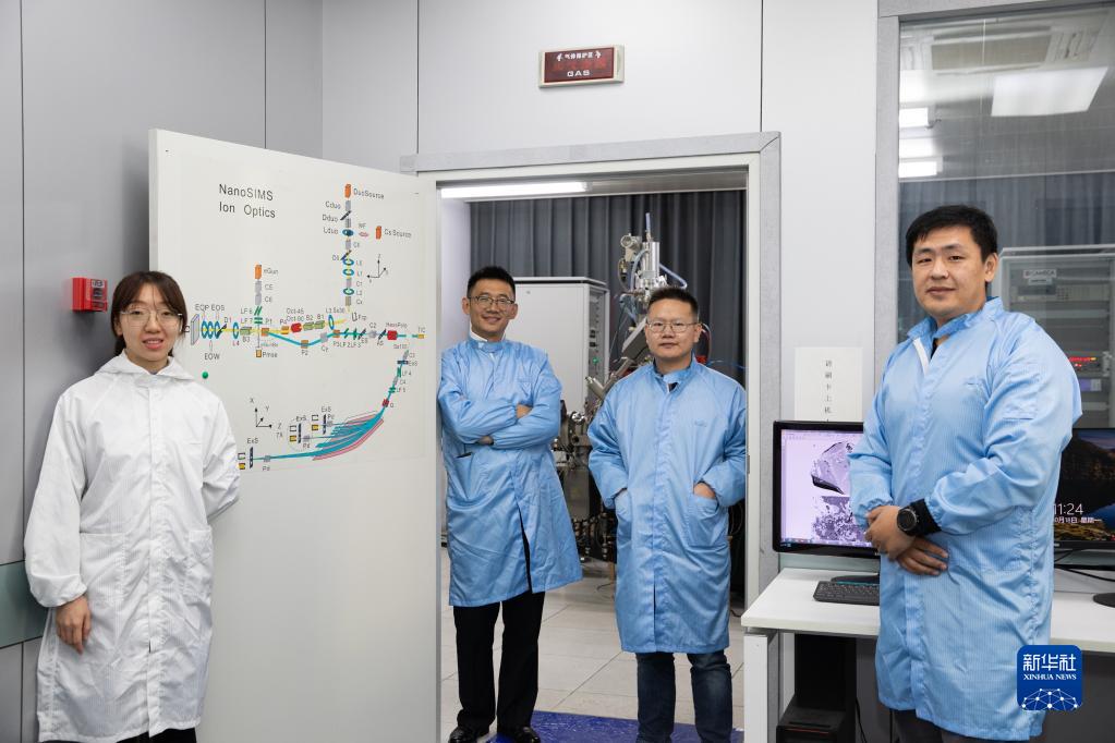 新華全媒+|嫦娥五號(hào)月球樣品最新研究成果發(fā)布 刷新月球演化傳統(tǒng)認(rèn)知