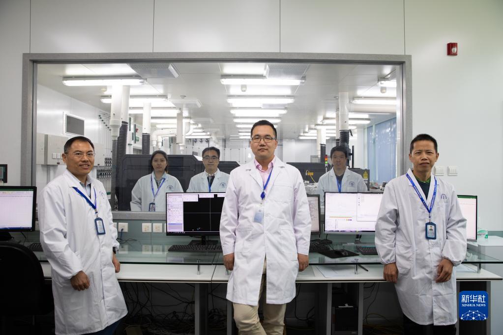 新華全媒+|嫦娥五號(hào)月球樣品最新研究成果發(fā)布 刷新月球演化傳統(tǒng)認(rèn)知