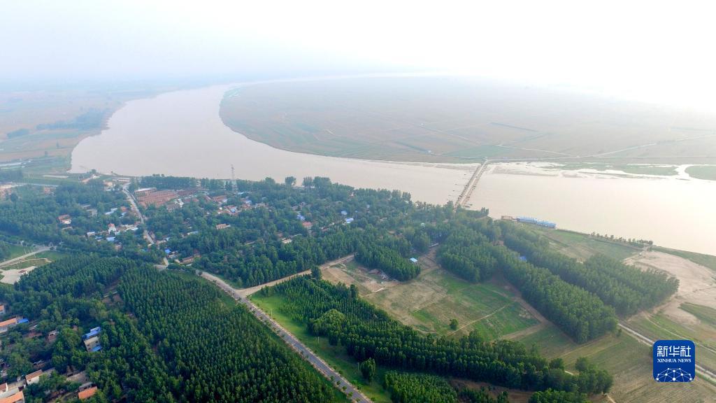 大河奔涌，奏響新時代澎湃樂章——習近平總書記考察黃河入?？诓⒅鞒终匍_深入推動黃河流域生態(tài)保護和高質(zhì)量發(fā)展座談會紀實