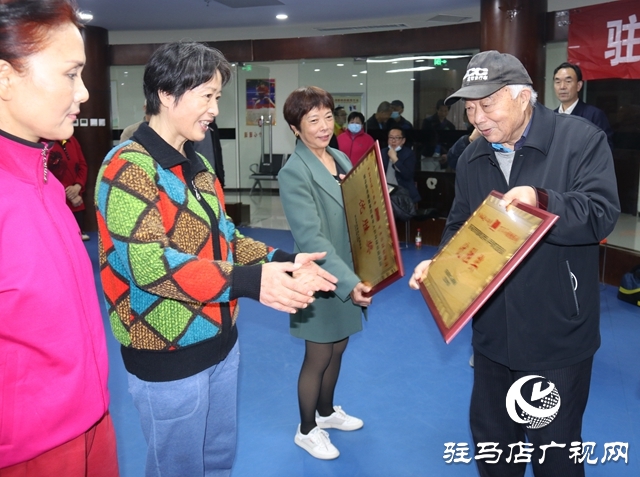 駐馬店市直單位中老年人乒乓球交流活動舉行