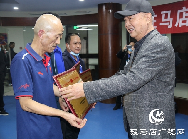 駐馬店市直單位中老年人乒乓球交流活動舉行