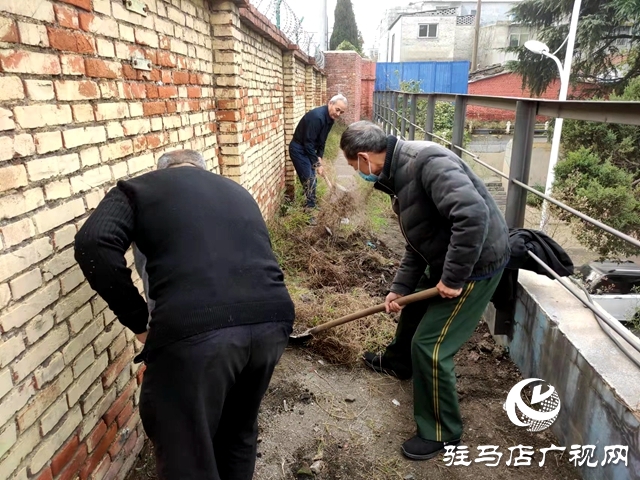 駐馬店:熱心老人義務(wù)勞動(dòng)助力創(chuàng)文