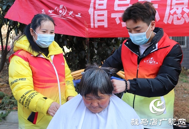 天中義工聯(lián)合會愛心理發(fā)隊(duì)開展義剪活動