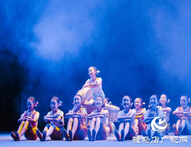 駐馬店市少兒舞蹈《心中的搖籃》榮獲第十一屆小荷風(fēng)采全國(guó)少兒舞蹈展演金獎(jiǎng)