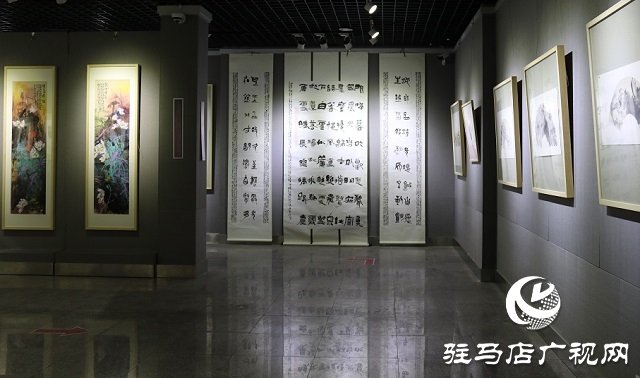 楊樹玉書畫作品展座談會(huì)在駐馬店市文化館舉行