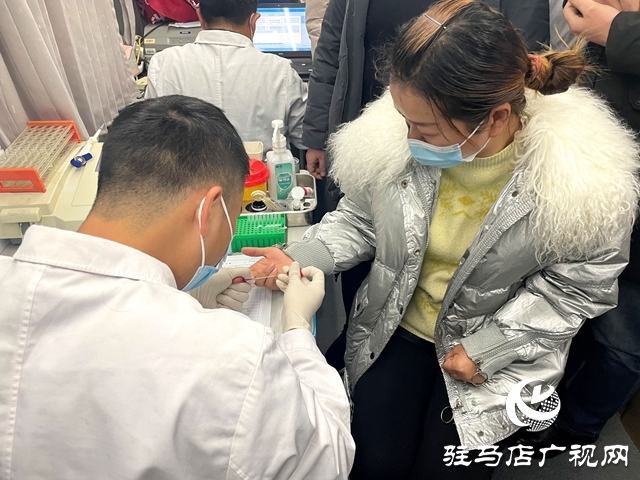 經(jīng)濟(jì)開發(fā)區(qū)組織區(qū)直單位干部職工開展無償獻(xiàn)血活動(dòng)