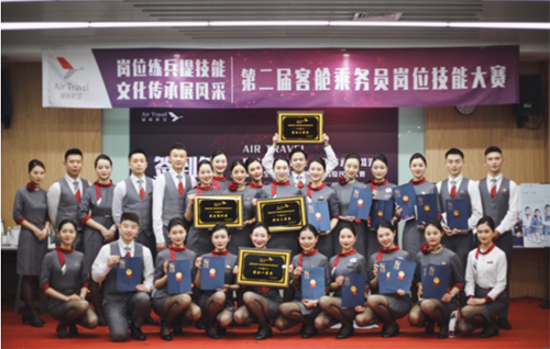 網(wǎng)傳東航MU5735失事航班機(jī)組人員照片？這些都是假的！