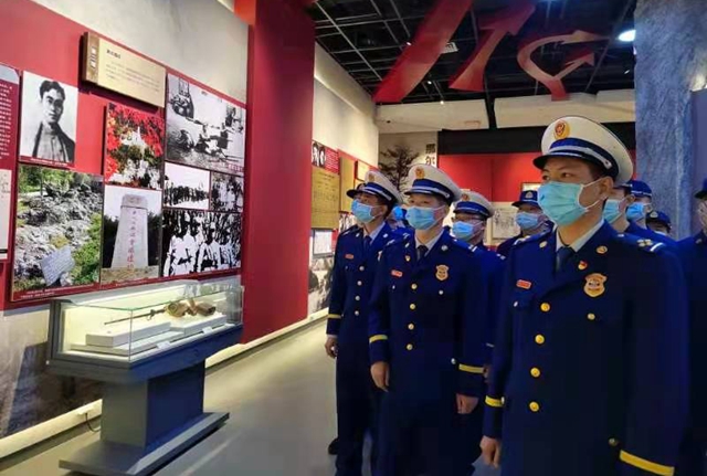 駐馬店市消防救援支隊(duì)高新區(qū)大隊(duì)開展緬懷革命先烈活動(dòng)