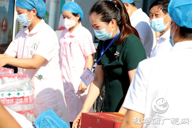 經(jīng)濟(jì)開(kāi)發(fā)區(qū)慈善總會(huì)攜多家愛(ài)心企業(yè)向抗疫一線單位捐贈(zèng)物資