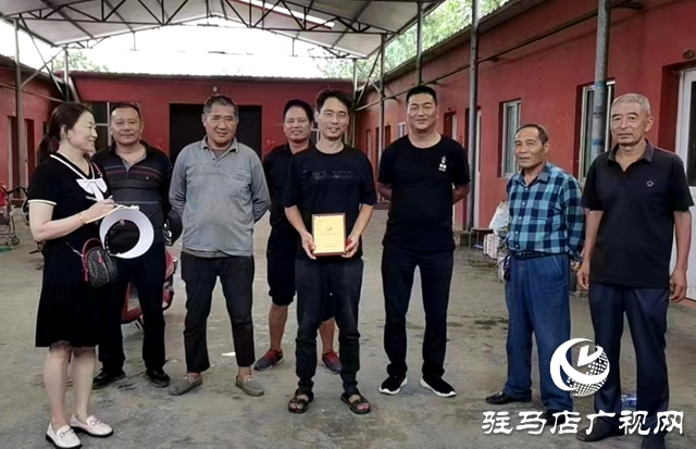 愛心捐助 情暖故鄉(xiāng)