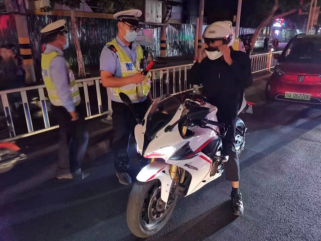 百日行動 | 駐馬店交警嚴查&ldquo;飆車炸街黨&rdquo; ！