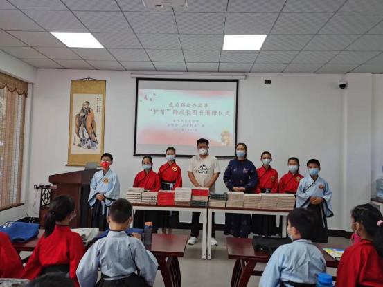 泌陽縣組織開展“經(jīng)典潤(rùn)童年 護(hù)苗助成長(zhǎng) ”圖書捐贈(zèng)活動(dòng)