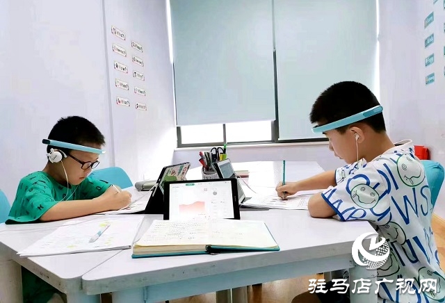 用&ldquo;意念&rdquo;飆車的&ldquo;腦控賽車&rdquo;亮相駐馬店 等你來挑戰(zhàn)