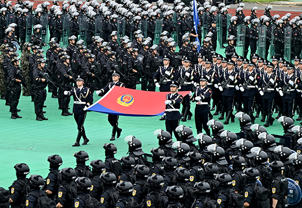 一心聽號(hào)令 一身硬骨頭 一切為打贏