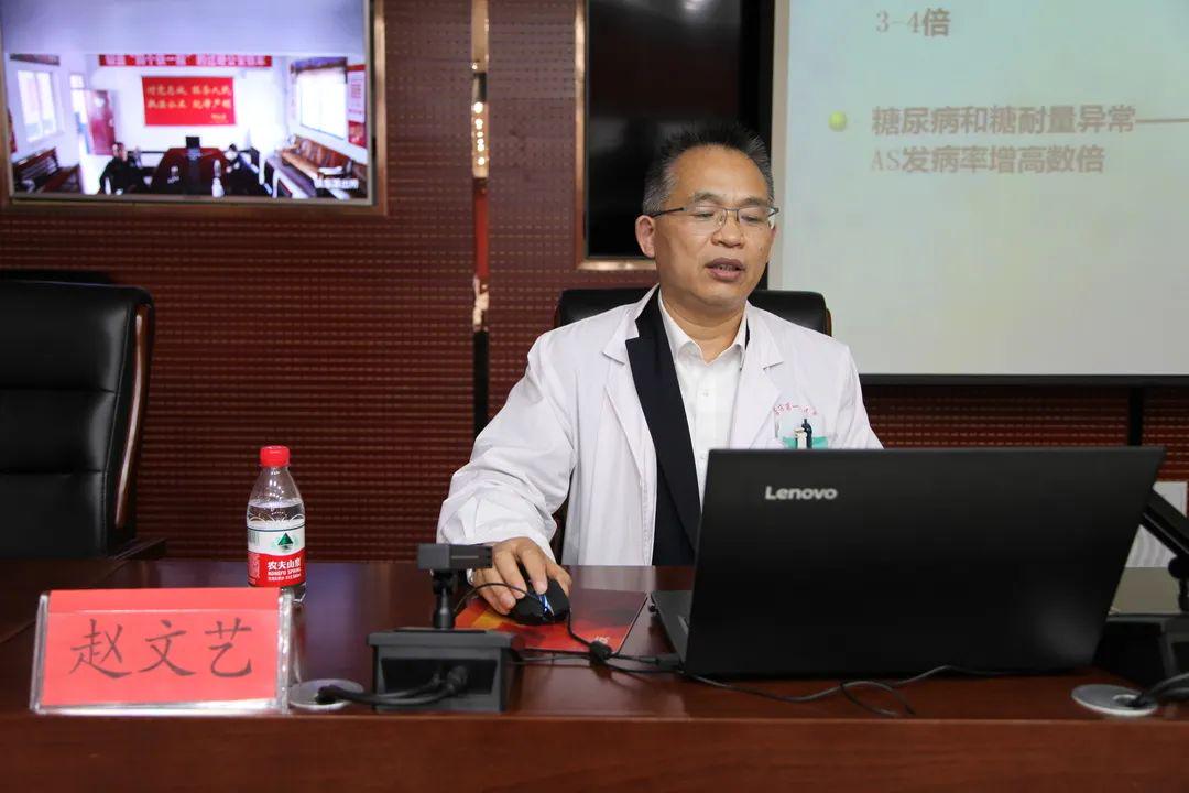 確山:健康講座進(jìn)警營(yíng) 義診咨詢暖警心