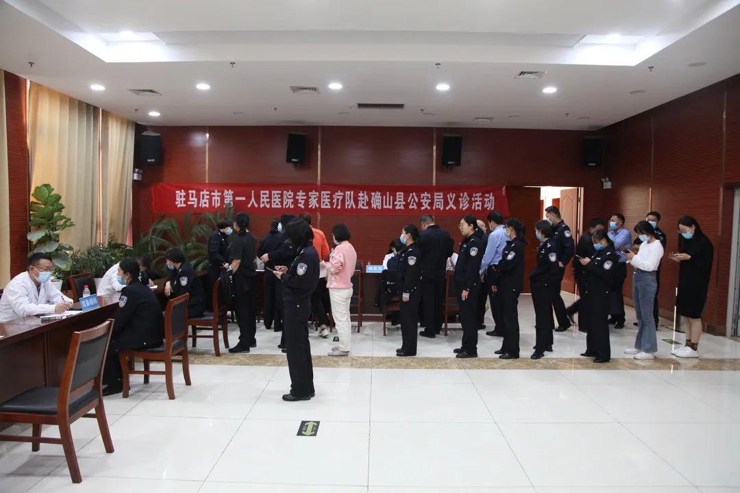 確山:健康講座進(jìn)警營(yíng) 義診咨詢暖警心