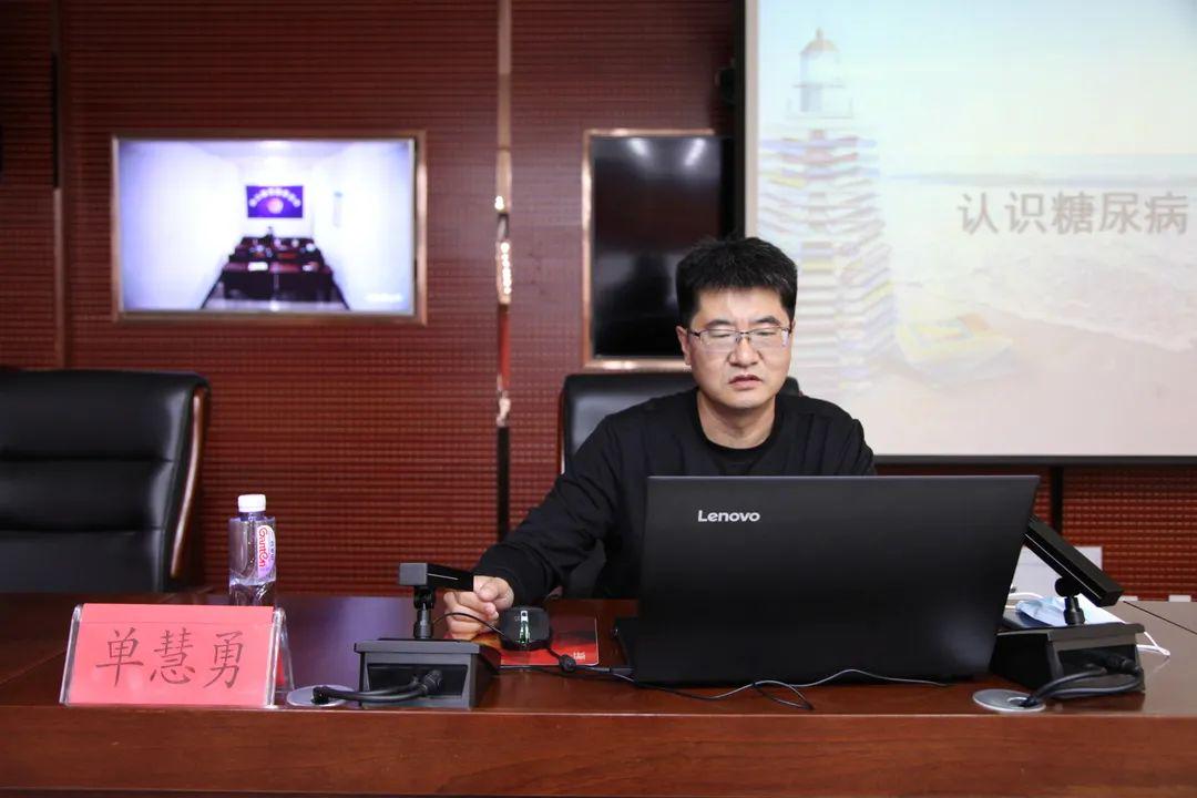 確山:健康講座進(jìn)警營(yíng) 義診咨詢暖警心