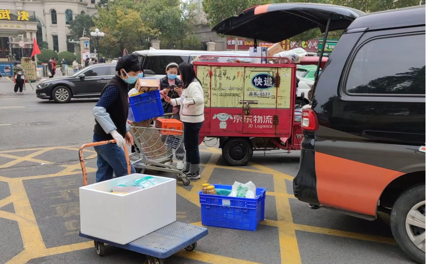 “煙火氣”鄭州正在回來：食品企業(yè)積極復(fù)工復(fù)產(chǎn) 商場(chǎng)餐廳消殺等待迎客