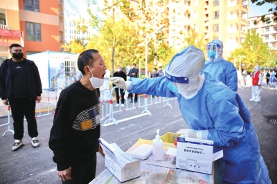 鄭州富士康首批新員工入住公寓后生活物資不缺，吃住有保障