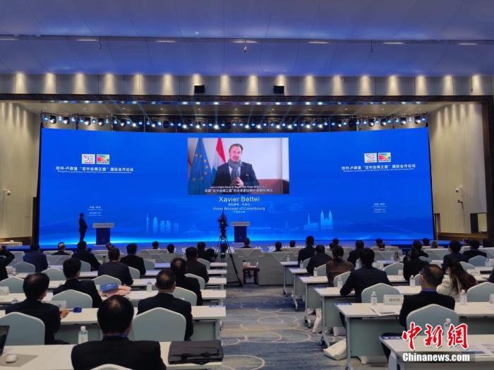 盧森堡首相:盧中“空中絲路”是雙邊合作支柱之一