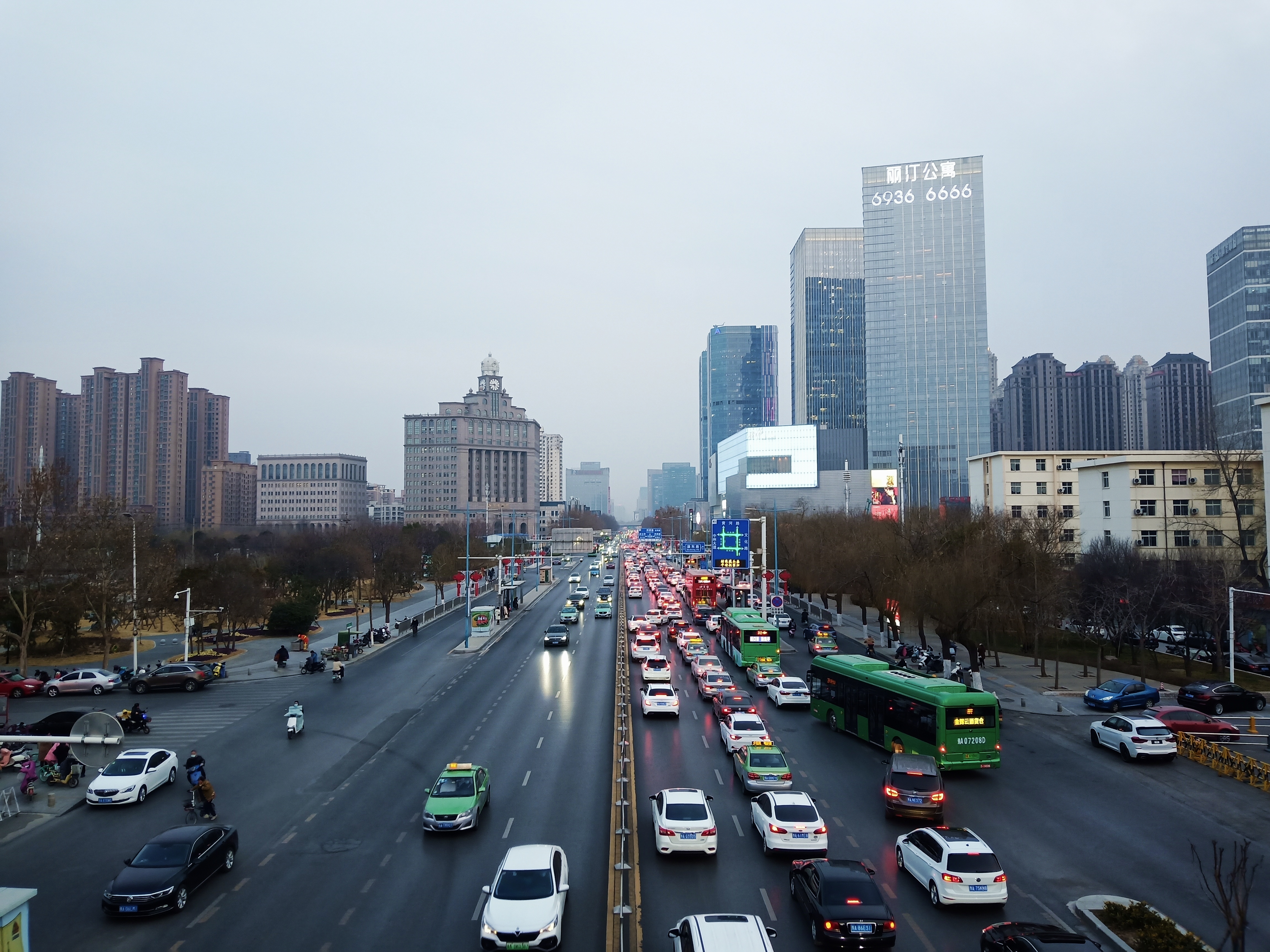 今評彈·沖刺特評｜秋天消失后，我們不想再被疫情奪走冬天