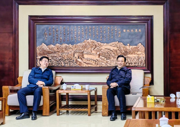 西平縣縣長(zhǎng)侯公濤會(huì)見(jiàn)伊利集團(tuán)副總裁包智勇一行