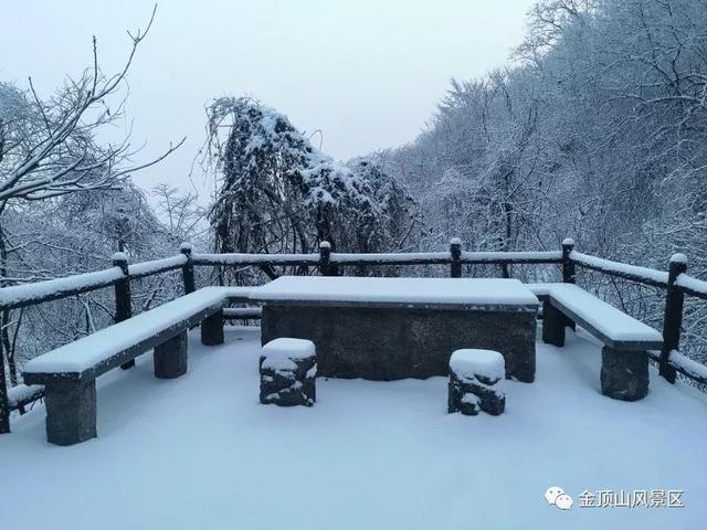 「金頂●冬雪」忽如一夜春風(fēng)來，千樹萬樹梨花開