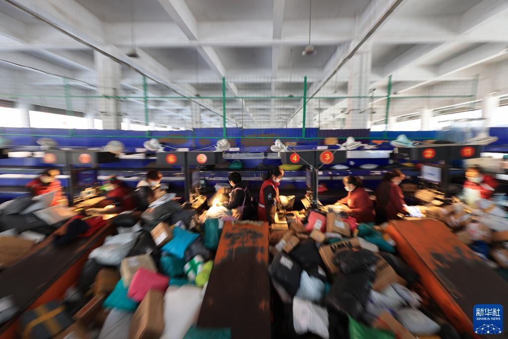 鐘華論：讓明天的中國更美好——2023年新年獻(xiàn)詞 