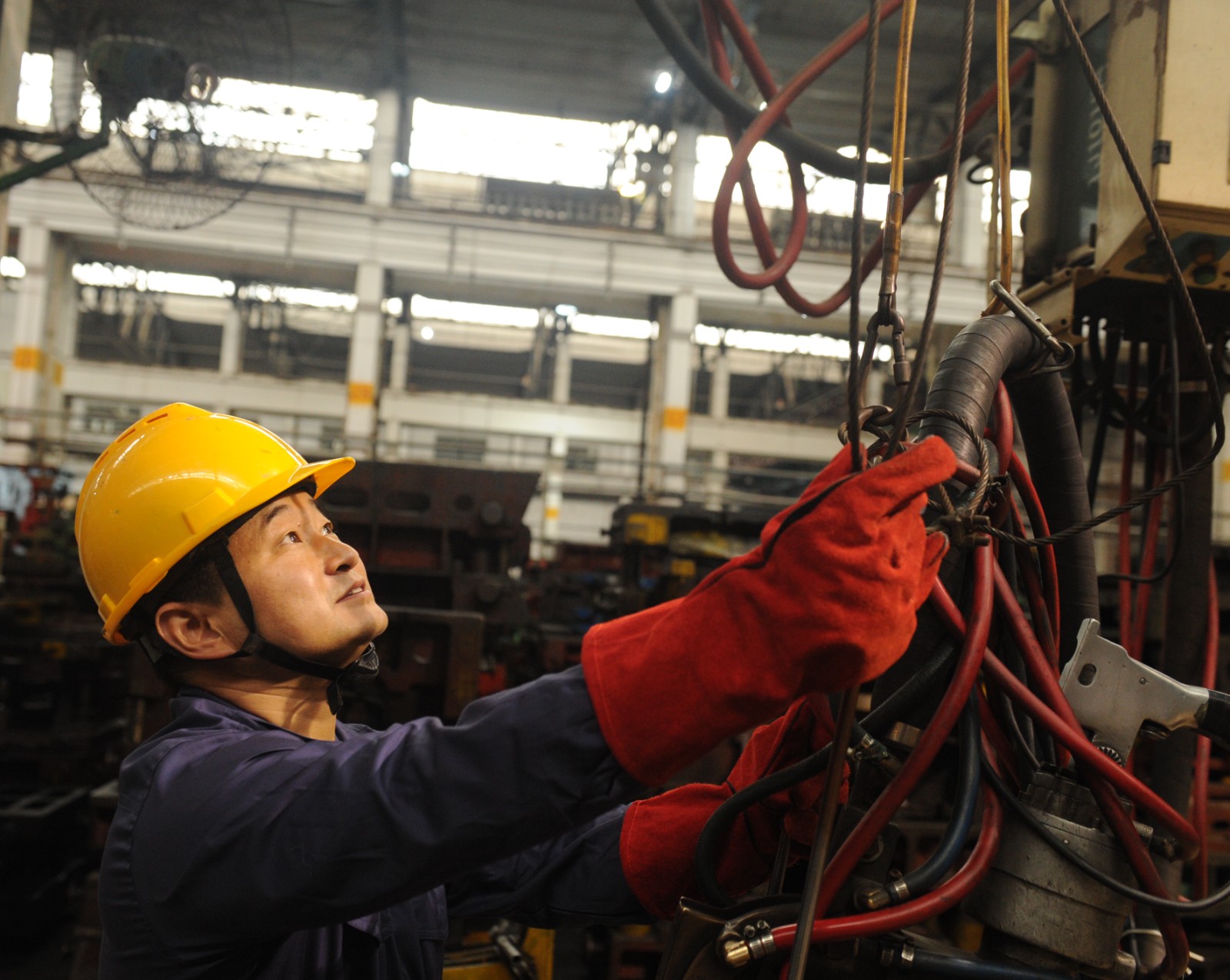 【中國夢·大國工匠篇】獲得國務(wù)院特殊津貼的焊工有多強(qiáng)？一起走進(jìn)中國一拖來看看