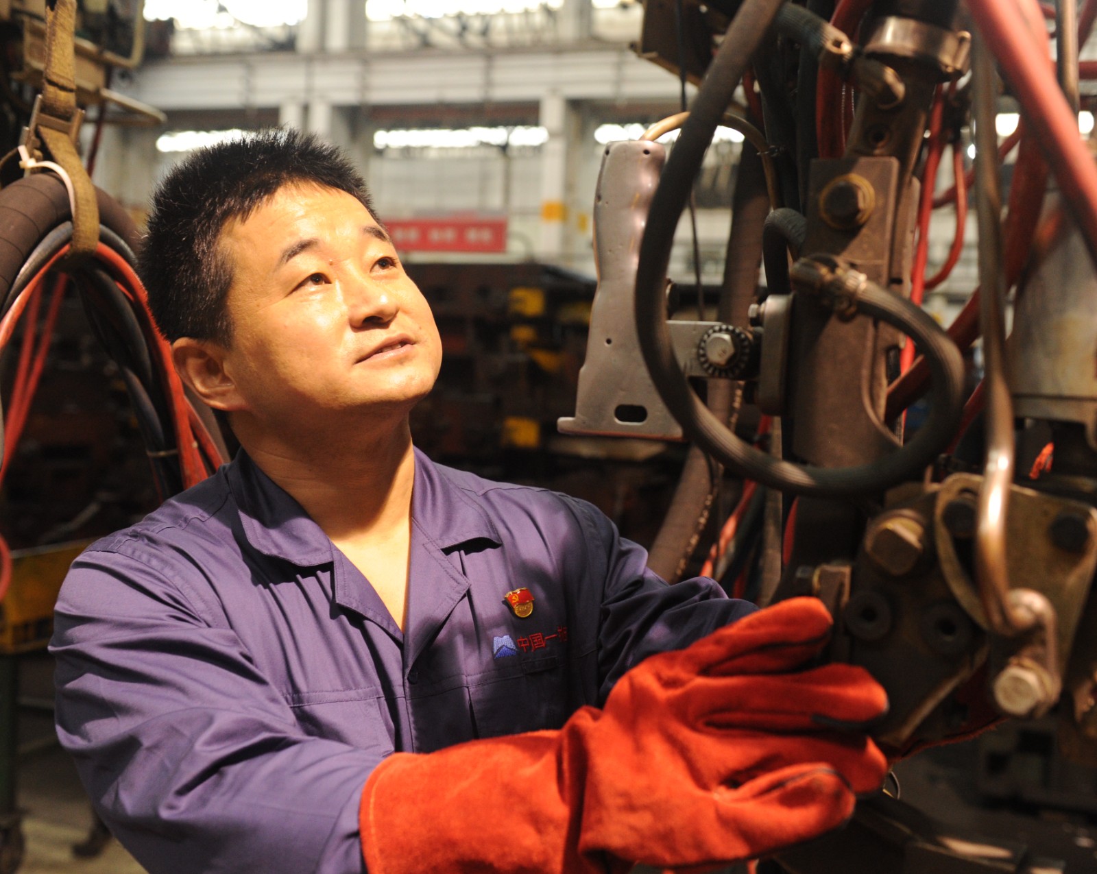 【中國夢·大國工匠篇】獲得國務(wù)院特殊津貼的焊工有多強(qiáng)？一起走進(jìn)中國一拖來看看